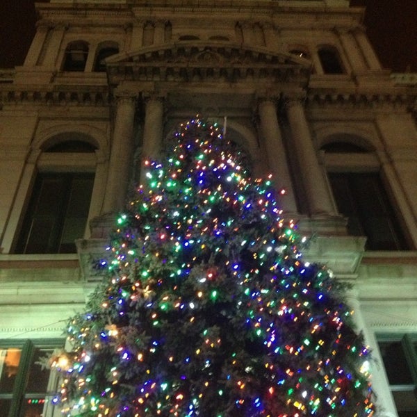 Снимок сделан в Providence City Hall пользователем Kevin V. 12/31/2012