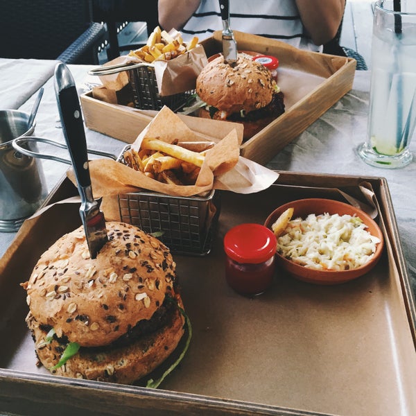 Foto tirada no(a) Brooklyn Burgers&amp;Steaks por Maria P. em 8/13/2015
