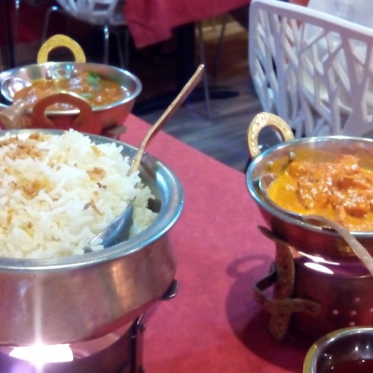 Das Foto wurde bei Sagar Indian Cuisine von Hector O. am 6/27/2014 aufgenommen