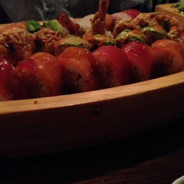 รูปภาพถ่ายที่ Fuji Sushi Bar &amp; Grill โดย Lisa D. เมื่อ 9/27/2013