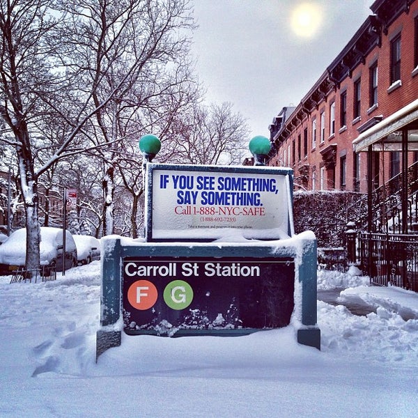 MTA Subway Carroll St (F/G) Metro Station in Brooklyn