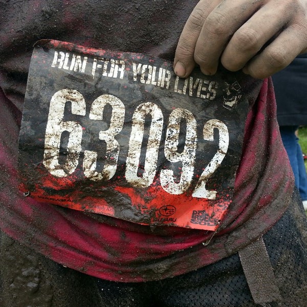 Run for your life картинка. Run for your life фильм 2014. Убежать от всех. Мемы бежит. Run for your lives.