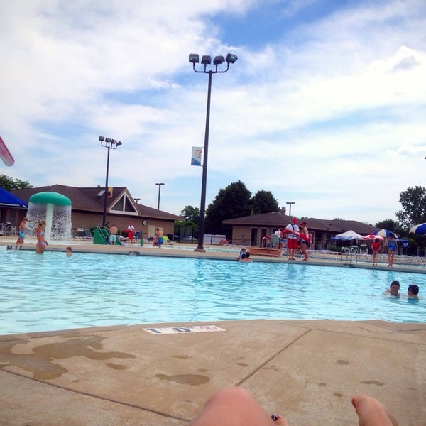 Vernon Hills Family Aquatic Center Swimming Pool in Vernon Hills