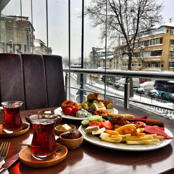 Foto tomada en Dodo Cafe &amp; Restaurant  por Şevval ER el 1/8/2017