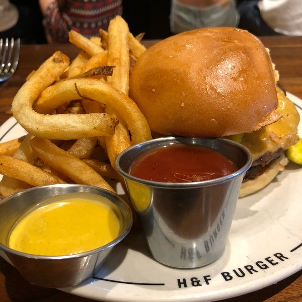 Foto diambil di H&amp;F Burger oleh Chia pada 7/4/2018