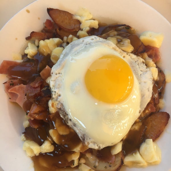 The breakfast poutine was good
