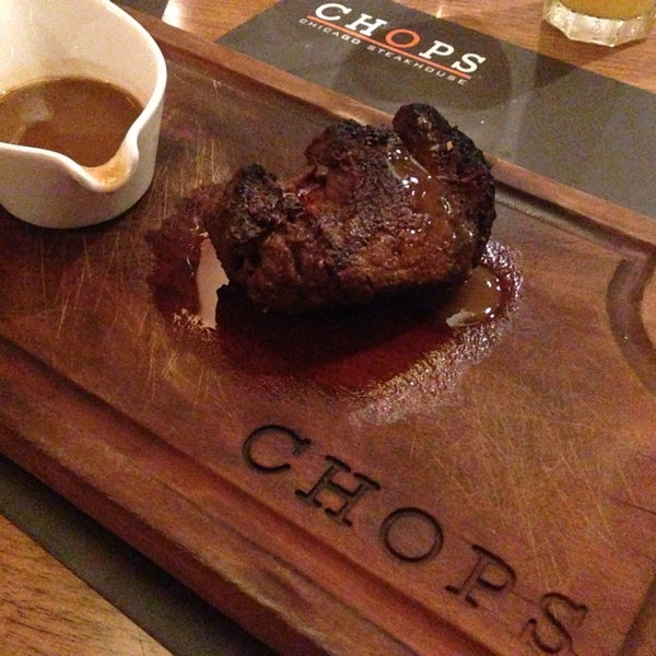 Photo prise au Chops Chicago Steakhouse par djcroft™ ®. le6/1/2014