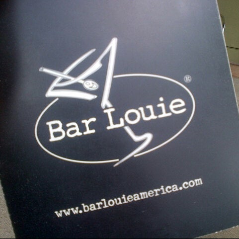 Das Foto wurde bei Bar Louie von Brian B. am 9/18/2012 aufgenommen