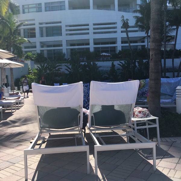 Photo taken at Pool at the Diplomat Beach Resort Hollywood, Curio Collection by Hilton by Mark B. on 8/2/2018