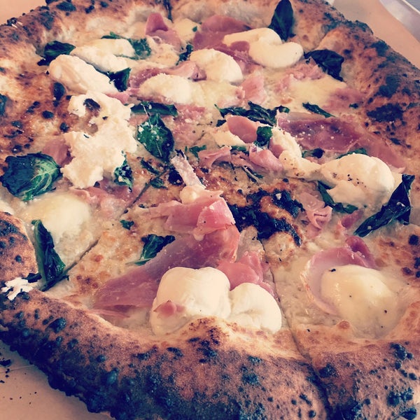 the bianco is amaaazing! add prosciutto and extra basil for even more deliciousness. 😍