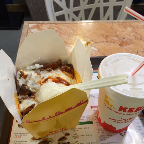 Foto tirada no(a) Mr. Kebab Itaewon Halal Food por 기태 김. em 7/11/2015