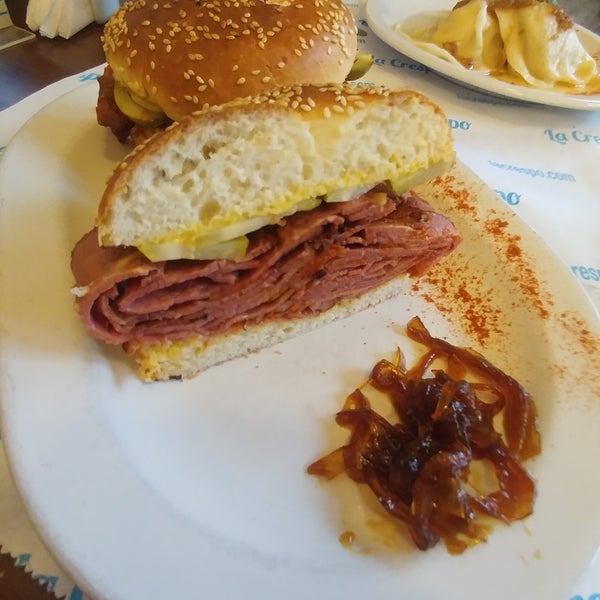 Amazing food, best pastron sandwich in buenos aires, also served in bagel very recommended