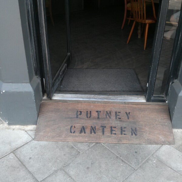 รูปภาพถ่ายที่ The Putney Canteen โดย Clay V. เมื่อ 6/30/2013