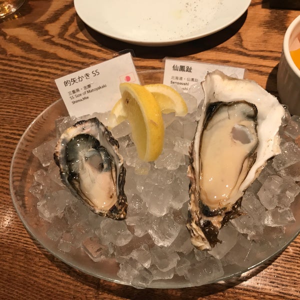 Photo taken at Oyster Table by 知 花. on 8/30/2017