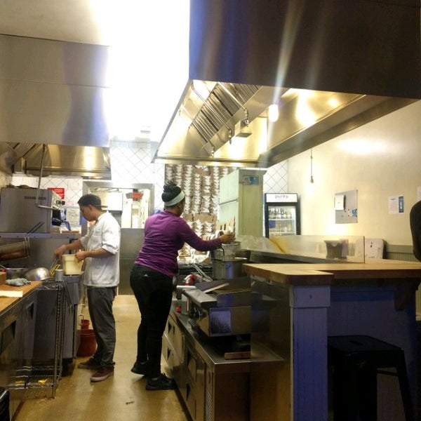 10/31/2016 tarihinde Adrienne S.ziyaretçi tarafından Grégoire Restaurant'de çekilen fotoğraf