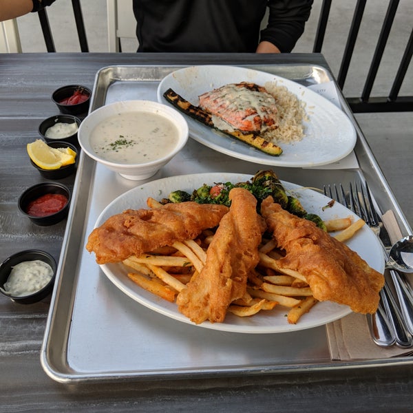 Foto tirada no(a) California Fish Grill por Adrienne S. em 1/2/2018