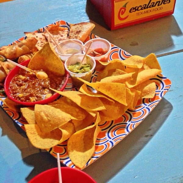 รูปภาพถ่ายที่ Escalante&#39;s Tex-Mex Food โดย Marcela A. เมื่อ 1/16/2014