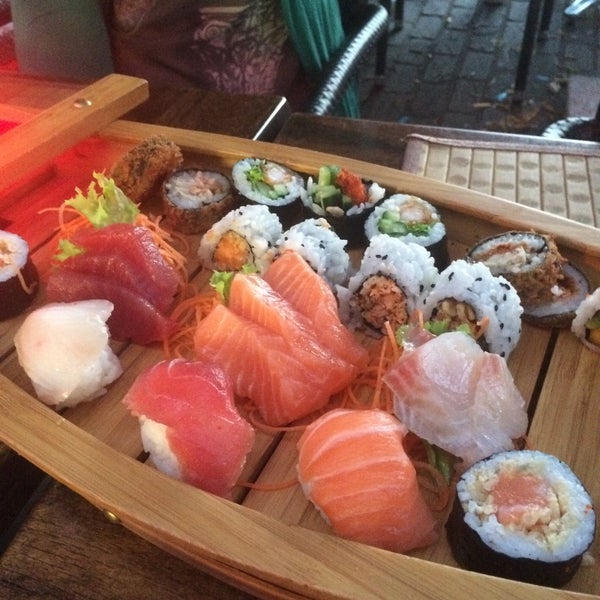 Foto diambil di Tokyo Sushi oleh Andréa B. pada 7/18/2016