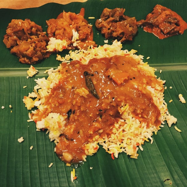 Das Foto wurde bei Curry Leaf Restaurant von ahmarr j. am 8/19/2015 aufgenommen
