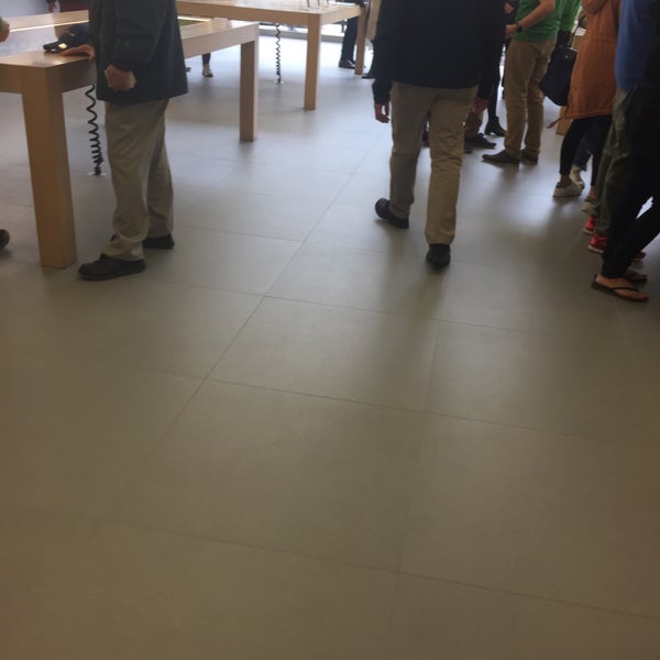 Photo taken at Apple Sainte-Catherine by Paul L. on 5/7/2017