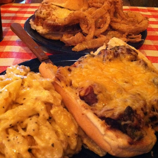 Photo prise au Fat Bob&#39;s Smokehouse par Adam M. le10/16/2012