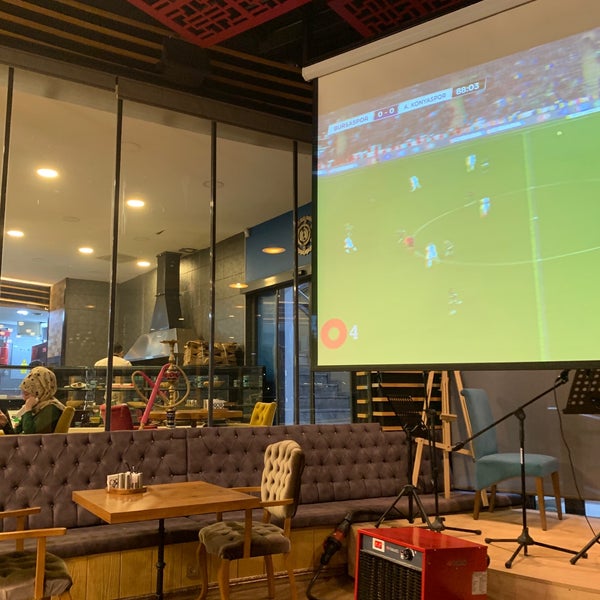 Foto diambil di Bahçeli Cafe &amp; Restaurant oleh Ziad A. pada 2/4/2019