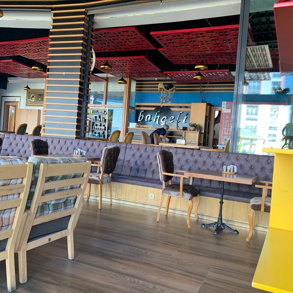 Foto diambil di Bahçeli Cafe &amp; Restaurant oleh Ziad A. pada 8/26/2019
