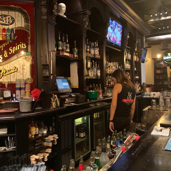 Foto scattata a 36 Handles Pub &amp; Eatery da Ahsan A. il 9/14/2019