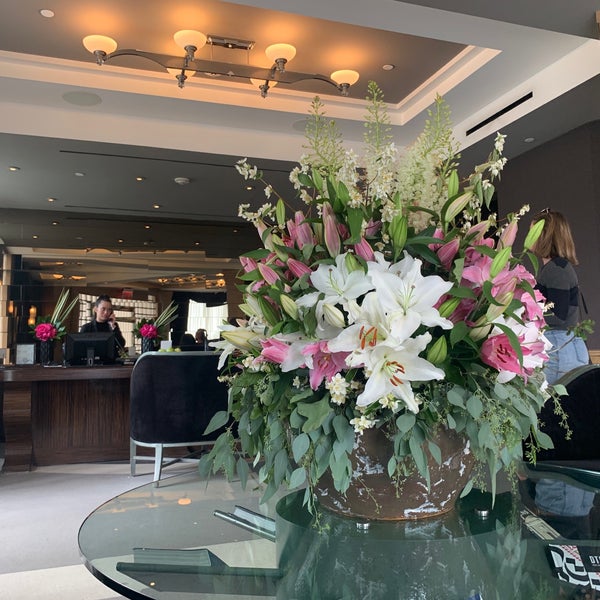 Foto diambil di Hotel Shangri La oleh Ahsan A. pada 6/24/2019