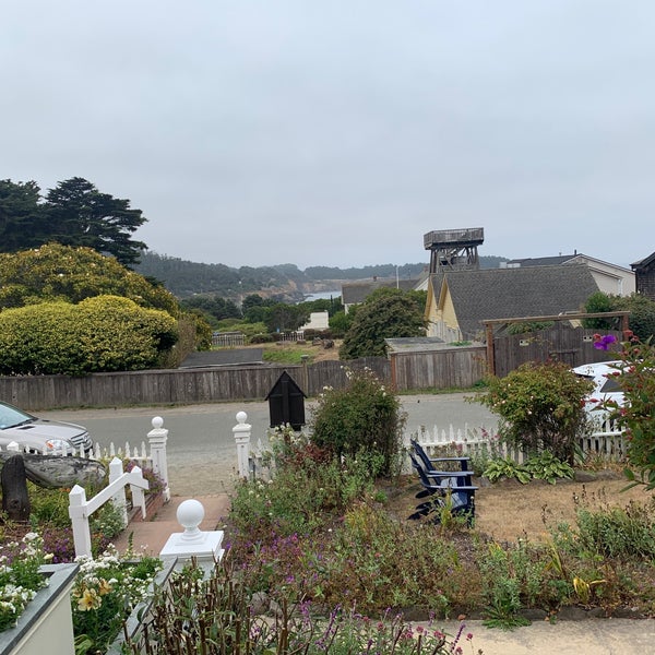 Photo taken at MacCallum House Restaurant, Grey Whale Bar &amp; Cafe by Ahsan A. on 8/4/2020
