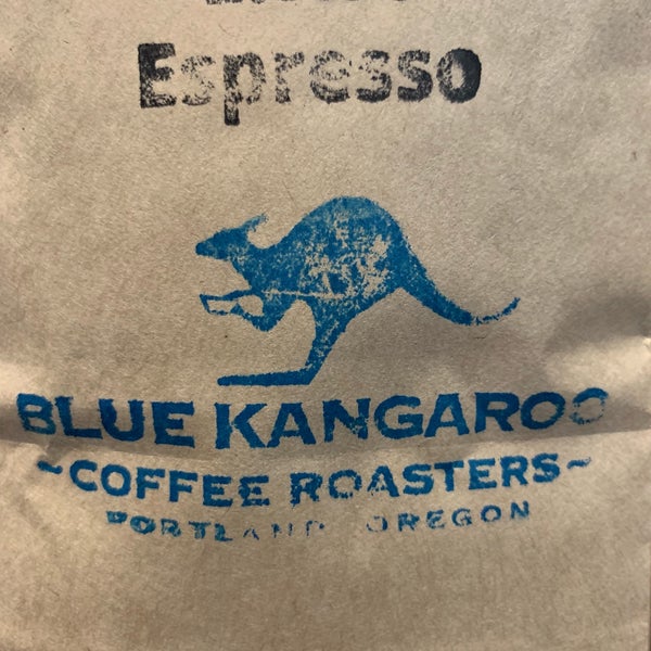 Кенгуру кофе. Кенгуру на кофе. blue kangaroo blues. blue kangaroo blues перевод. пальто , шоссе, кофе, кенгуру фото.