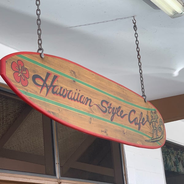 Photo taken at Hawaiian Style Cafe - Waimea by Ahsan A. on 8/5/2019