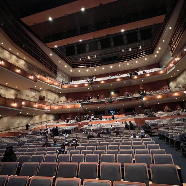 Foto tirada no(a) Mondavi Center For The Performing Arts por Ahsan A. em 2/3/2022