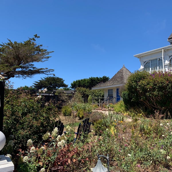 Photo taken at MacCallum House Restaurant, Grey Whale Bar &amp; Cafe by Ahsan A. on 8/3/2020