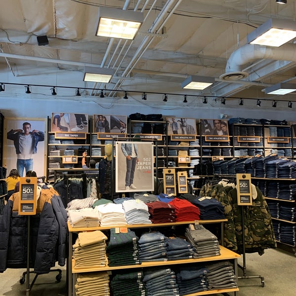Levi's Outlet Store - 4 tips from 807 visitors