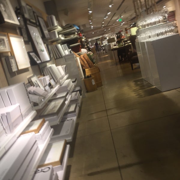 Photo taken at Crate &amp; Barrel by Clotilde G. on 12/27/2016