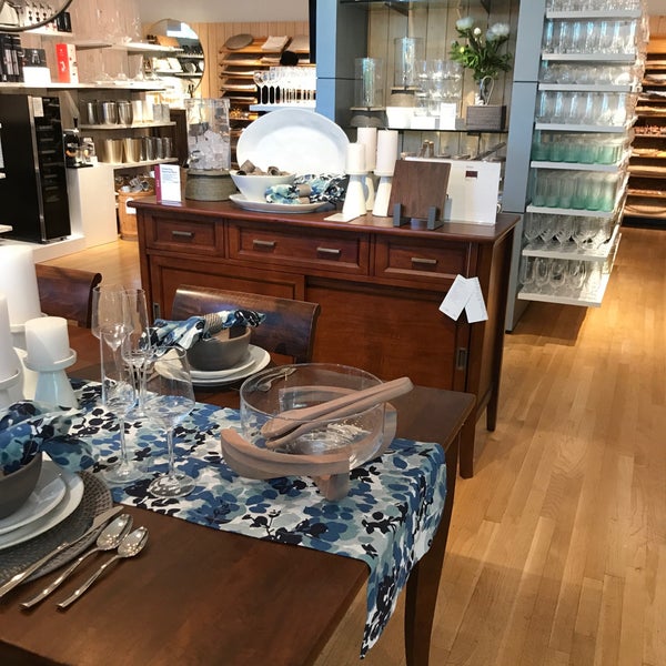 Photo taken at Crate &amp; Barrel by Clotilde G. on 6/22/2018