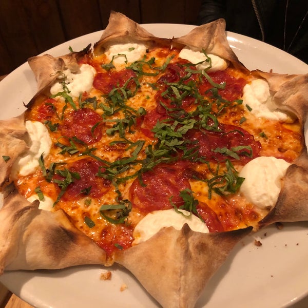 5/8/2019 tarihinde Mark C.ziyaretçi tarafından Mister O1 Extraordinary Pizza'de çekilen fotoğraf