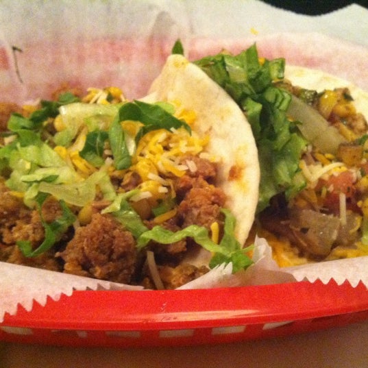 Foto tirada no(a) Five Tacos por Dennis L. em 12/14/2012