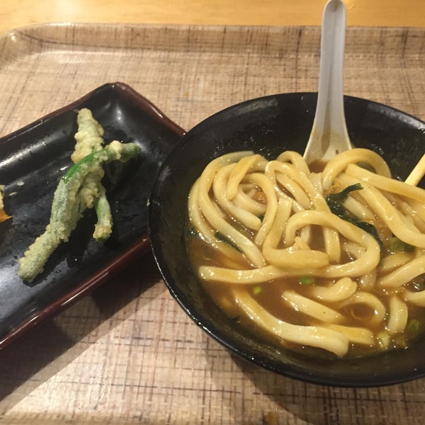 Photo taken at U:DON Fresh Japanese Noodle Station by Monique R. on 11/12/2015