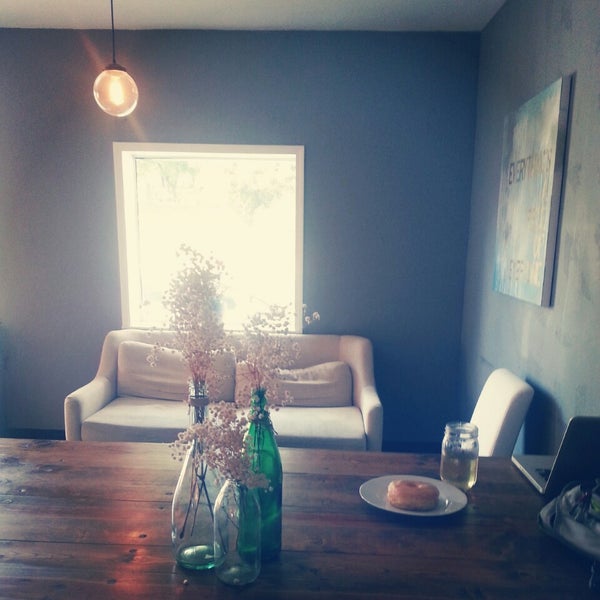 7/13/2013 tarihinde Jin C.ziyaretçi tarafından Vintage Heart Coffee'de çekilen fotoğraf