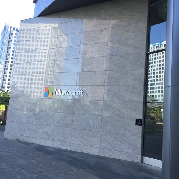 Foto diambil di Microsoft City Center Plaza oleh Josh . pada 5/2/2016