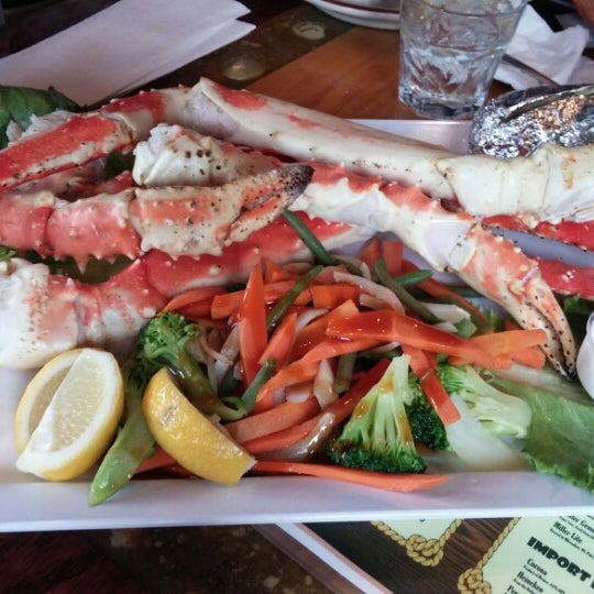 4/23/2014 tarihinde Mary M.ziyaretçi tarafından King Crab Tavern &amp; Seafood Grill'de çekilen fotoğraf