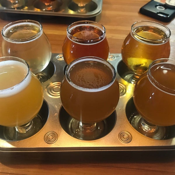 Das Foto wurde bei Scottsdale Beer Company von Dj M. am 6/10/2019 aufgenommen