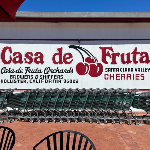 Photo taken at Casa de Fruta by Elizabeth E. on 8/27/2022