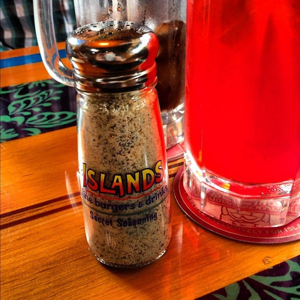 Foto tirada no(a) Islands Restaurant por Joel T. em 12/7/2012