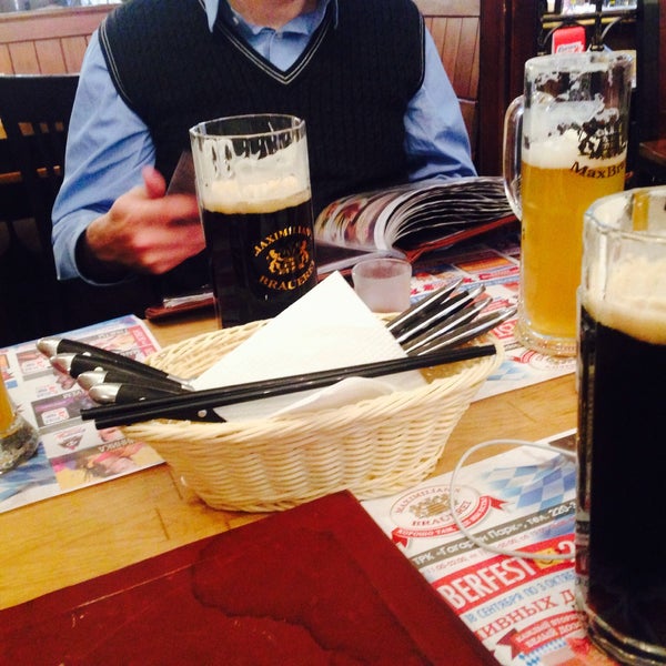 10/2/2015 tarihinde Настя В.ziyaretçi tarafından Maximilian&#39;s Brauerei'de çekilen fotoğraf