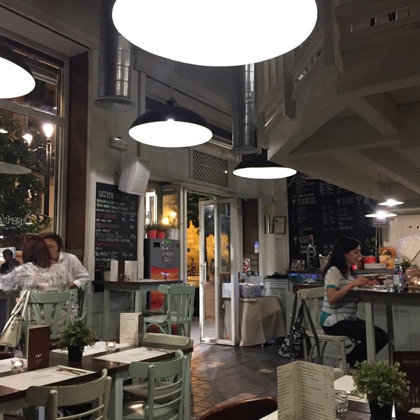 10/3/2016에 Khalid A.님이 Génova - Tapas Restaurante에서 찍은 사진