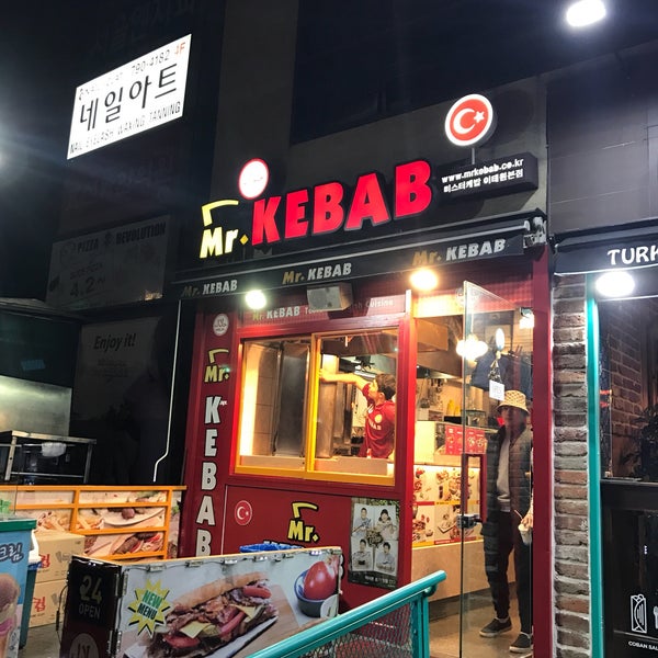 Foto diambil di Mr. Kebab Itaewon Halal Food oleh Khalid A. pada 3/26/2017
