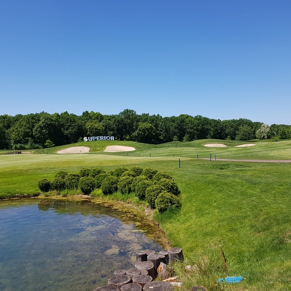 Das Foto wurde bei Superior Golf &amp; Spa Resort von Anton S. am 5/28/2018 aufgenommen